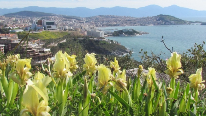 KUŞADASI’NDA ÇEVRECİLER KEMERÖNÜ’NÜ KORUMADA KARARLI