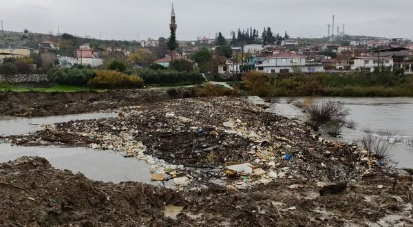 Taşköprü'deki çöp sorunu, tarihi yapıyı tehdit ediyor