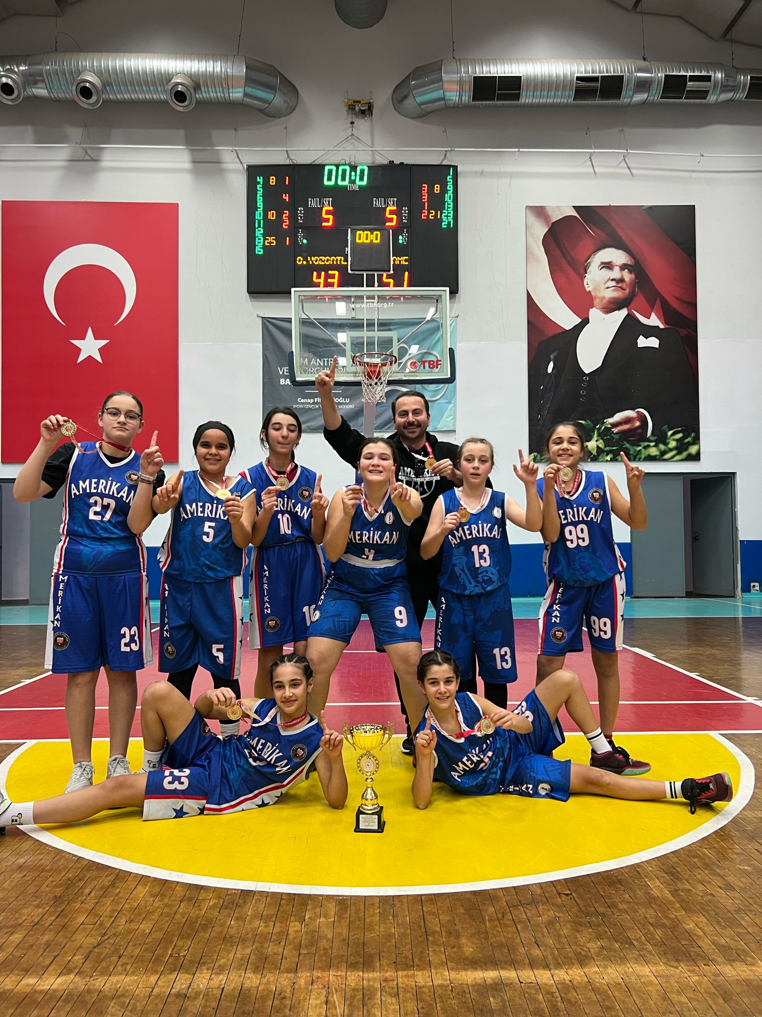 Amerikan Koleji Ortaokulunda çifte başarı!