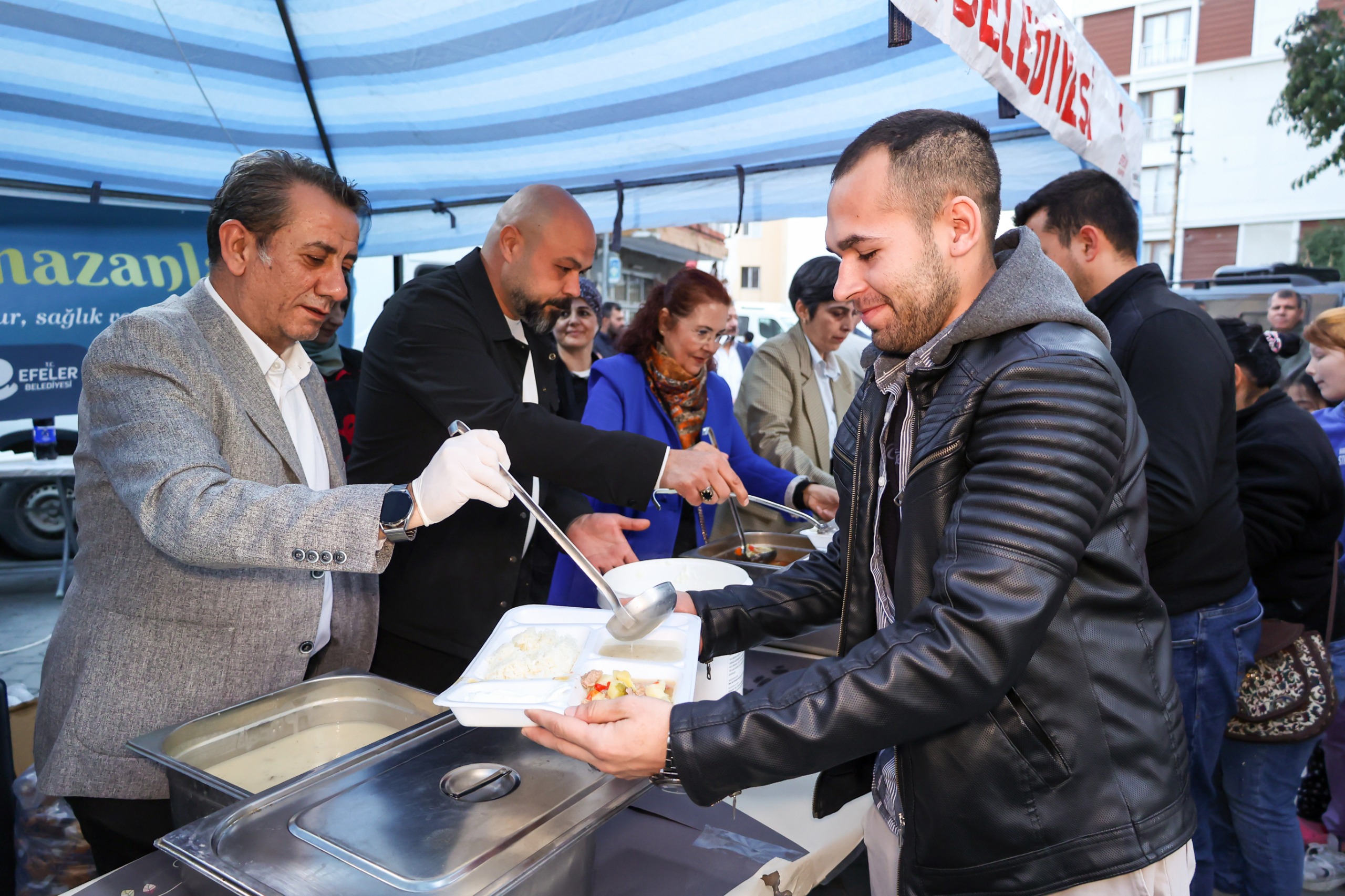 EFELER’İN GÖNÜL SOFRALARI YOĞUN İLGİ GÖRÜYOR