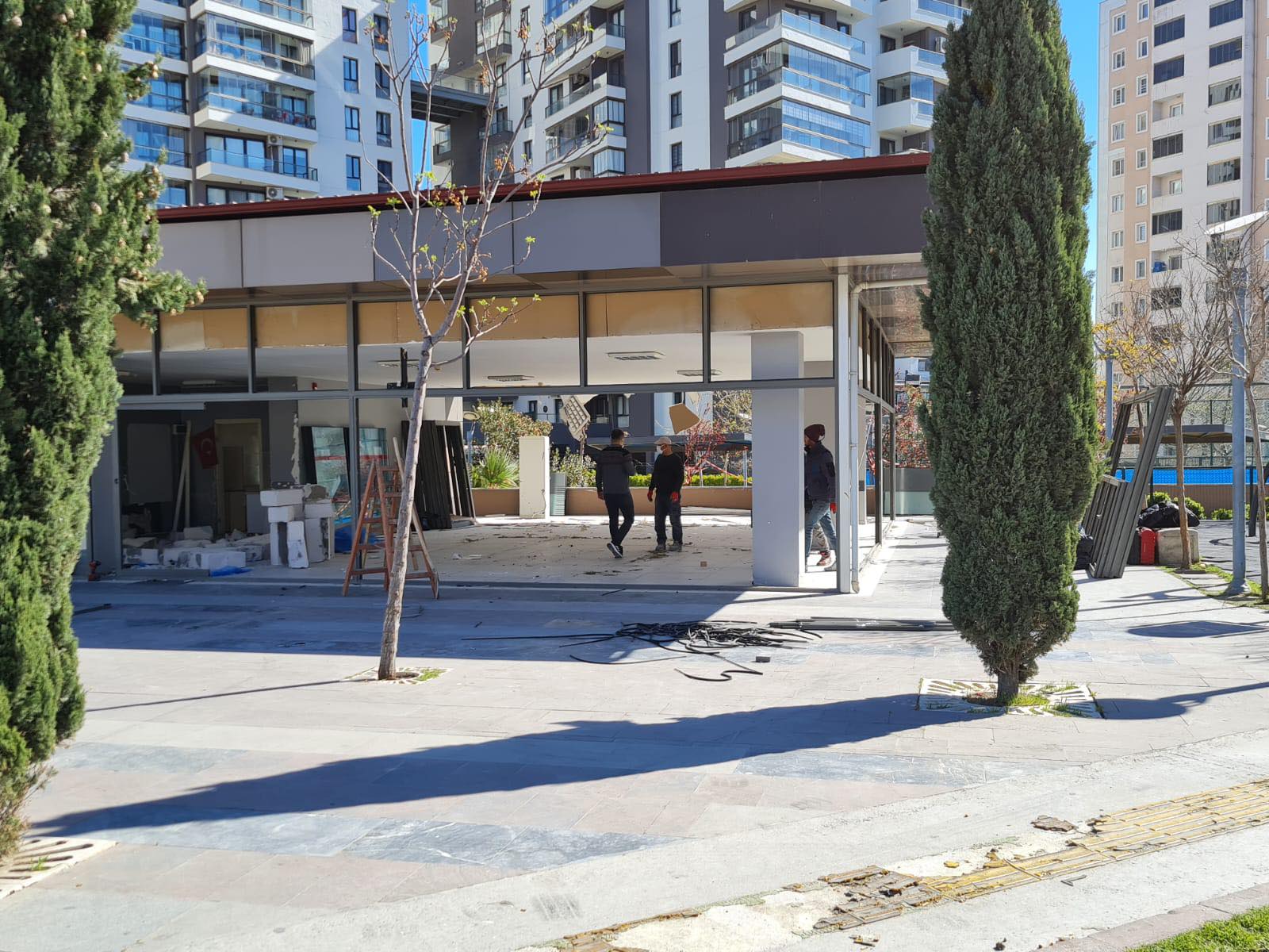 MAHALLE SAKİNLERİ ATEŞ PÜSKÜRÜYOR