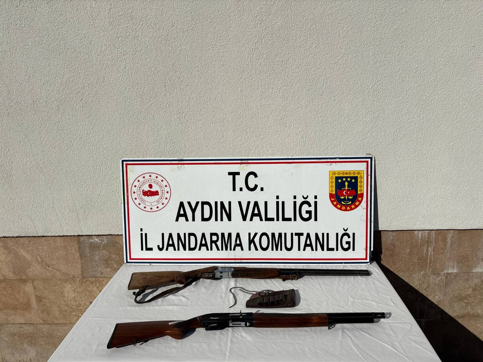 Aydın’da Sessiz Cephanelik! Ruhsatsız Silah Operasyonunda 7 Kişi Yakalandı