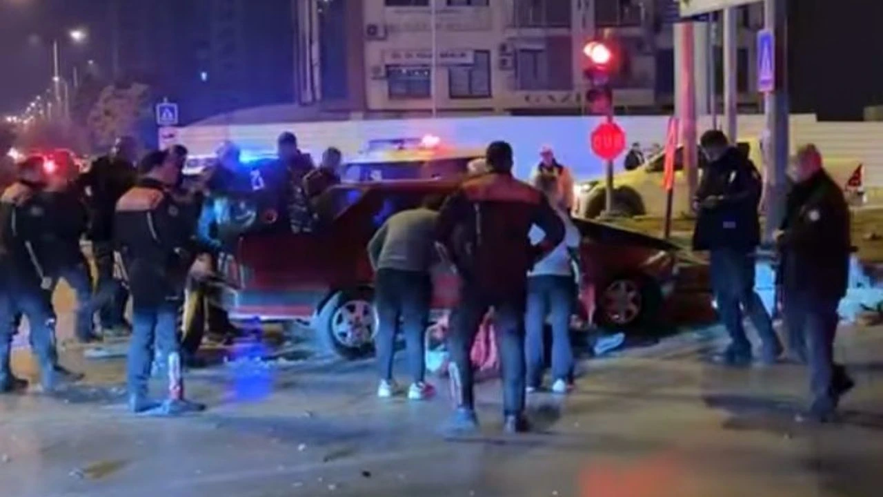 Polisten kaçan sürücü ortalığı birbirine kattı: 2 otomobil çarpıştı, 1 kişi yaralandı