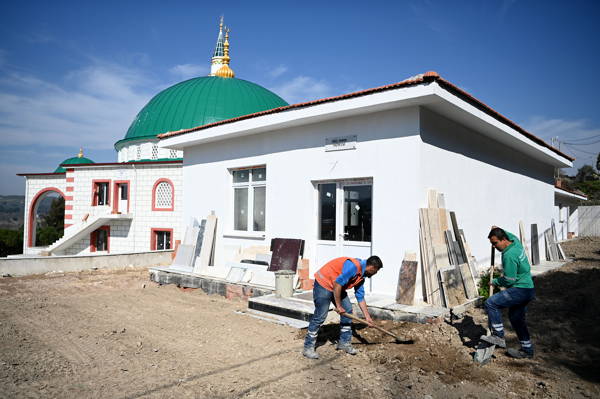 KUŞADASI BELEDİYESİ’NDEN SEVDA HATUN CAMİSİ’NDE ÇEVRE VE PEYZAJ DÜZENLEMESİ