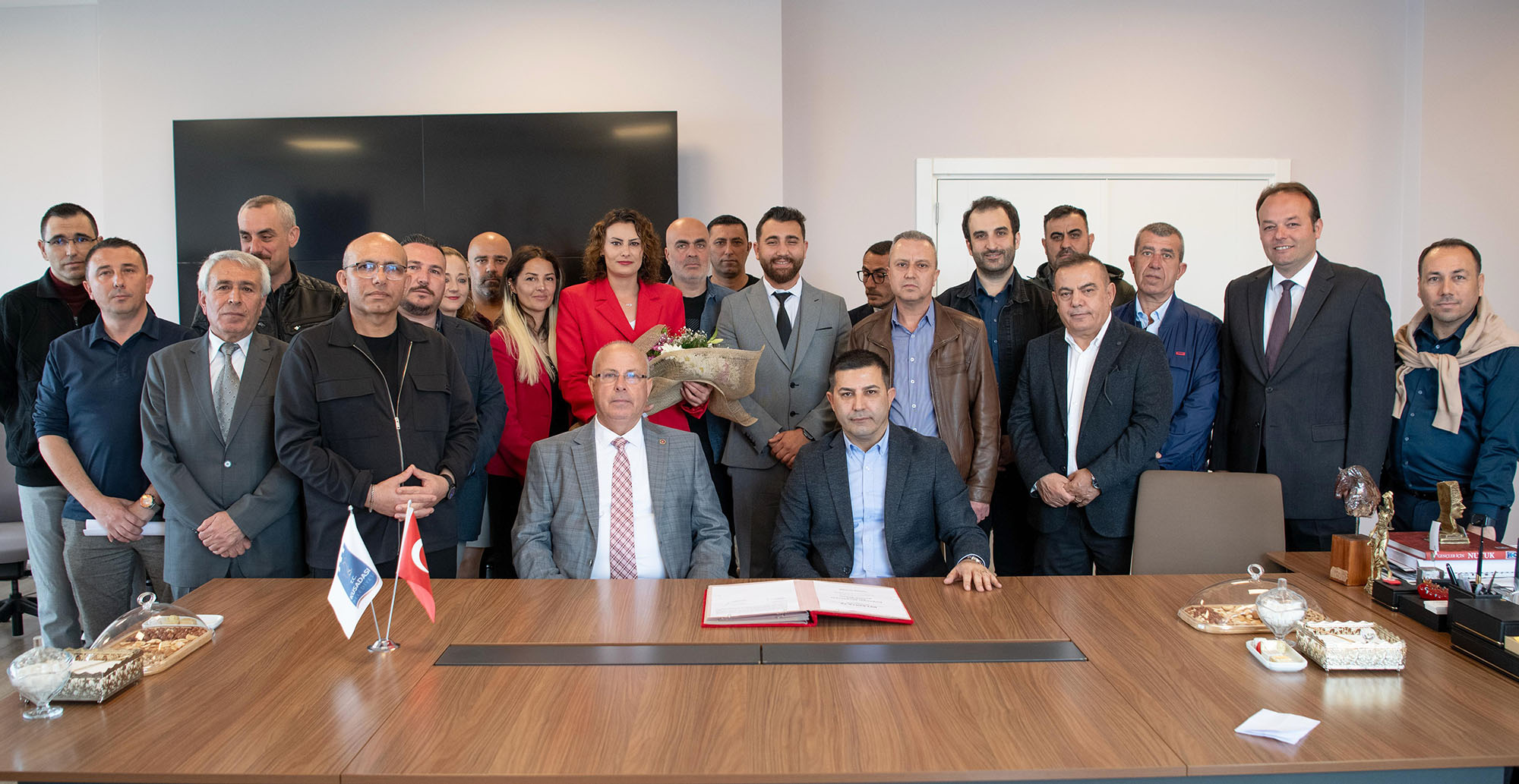 KUŞADASI BELEDİYESİ’NDE TOPLU İŞ SÖZLEŞMESİ İMZALANDI