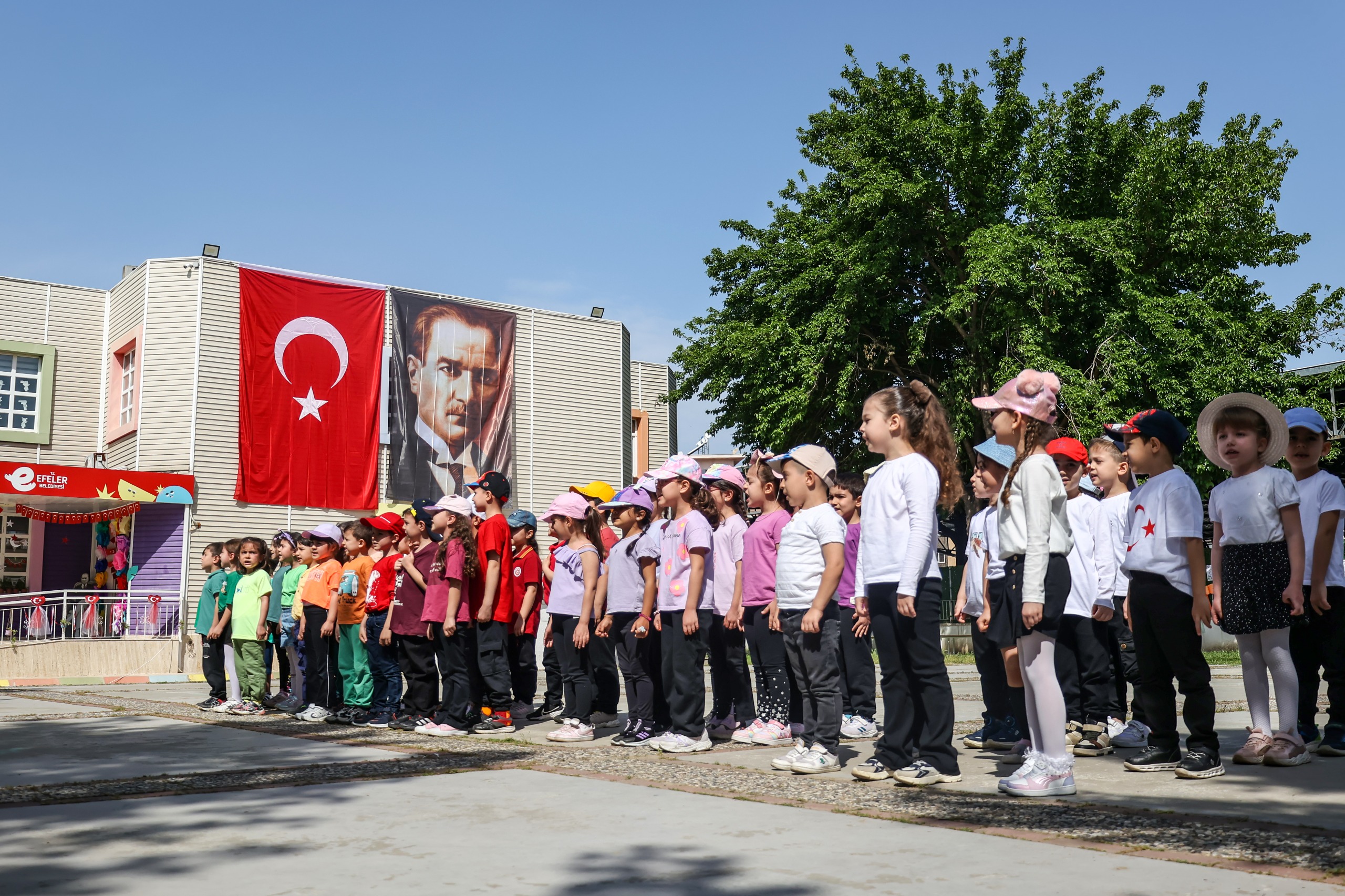 EFELER’İN ÇOCUKLARI 23 NİSAN’I KUTLADI