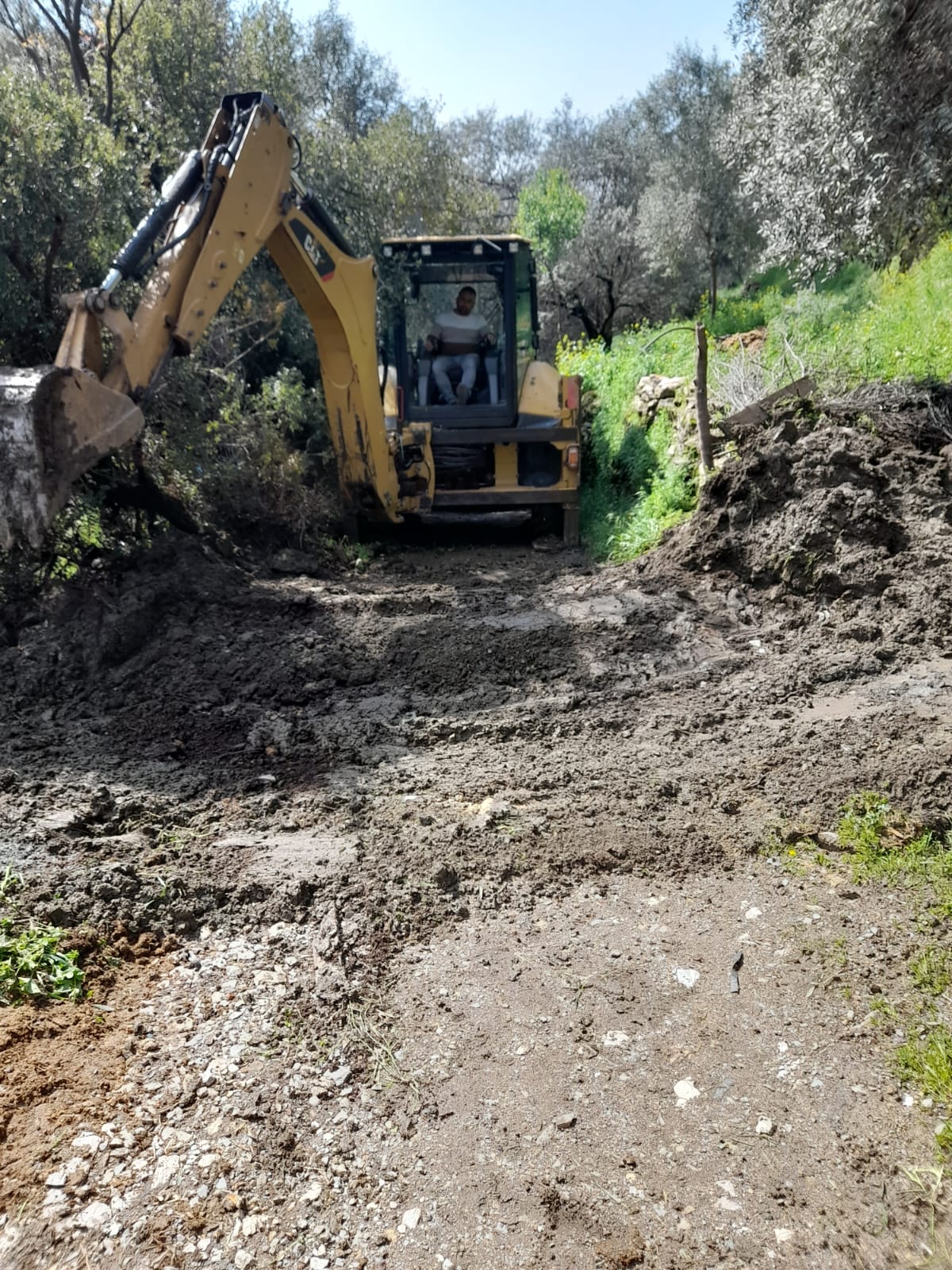 EFELER’DEN KAPANAN YOLA HIZLI MÜDAHALE