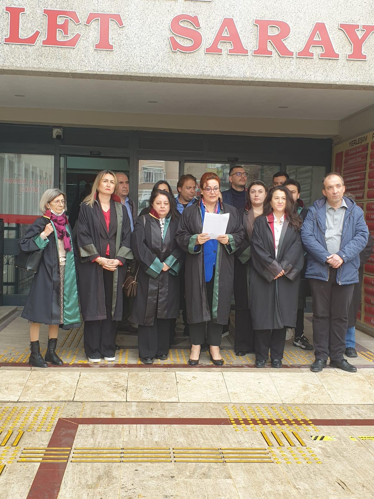 Söke’de Avukatlardan 5 Nisan Mesajı: “Adil Yargılama Güçlü Savunmayla Mümkündür”