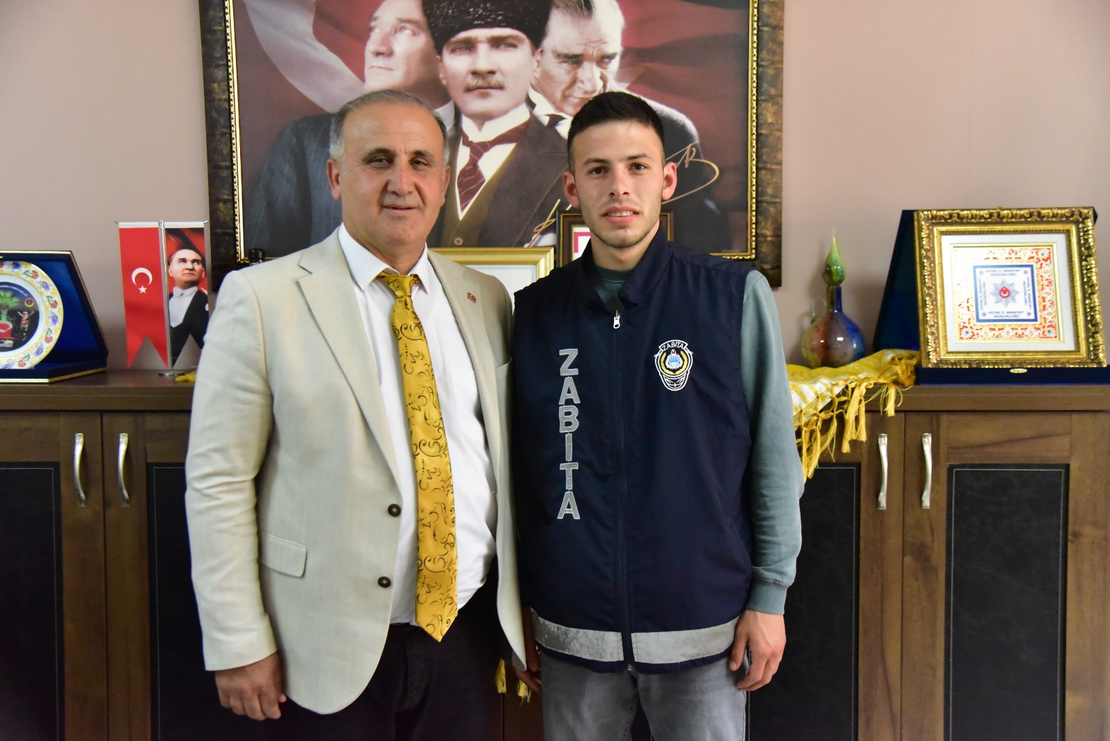 Başkan Kaya fedakar futbolcuya kucak açtı