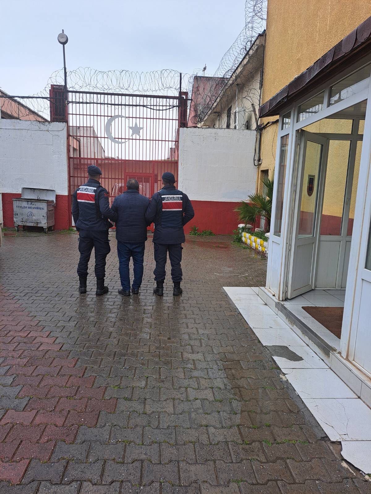 Jandarma Nefes Aldırmıyor: Aranan Şahıslara Yönelik Harekâtla 16 Gözaltı
