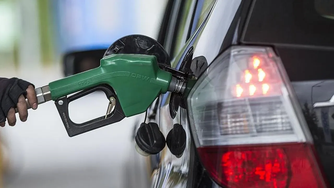 Fiyatlar Akıyor, Cüzdan Yanıyor: Benzine Zam Sinyali!