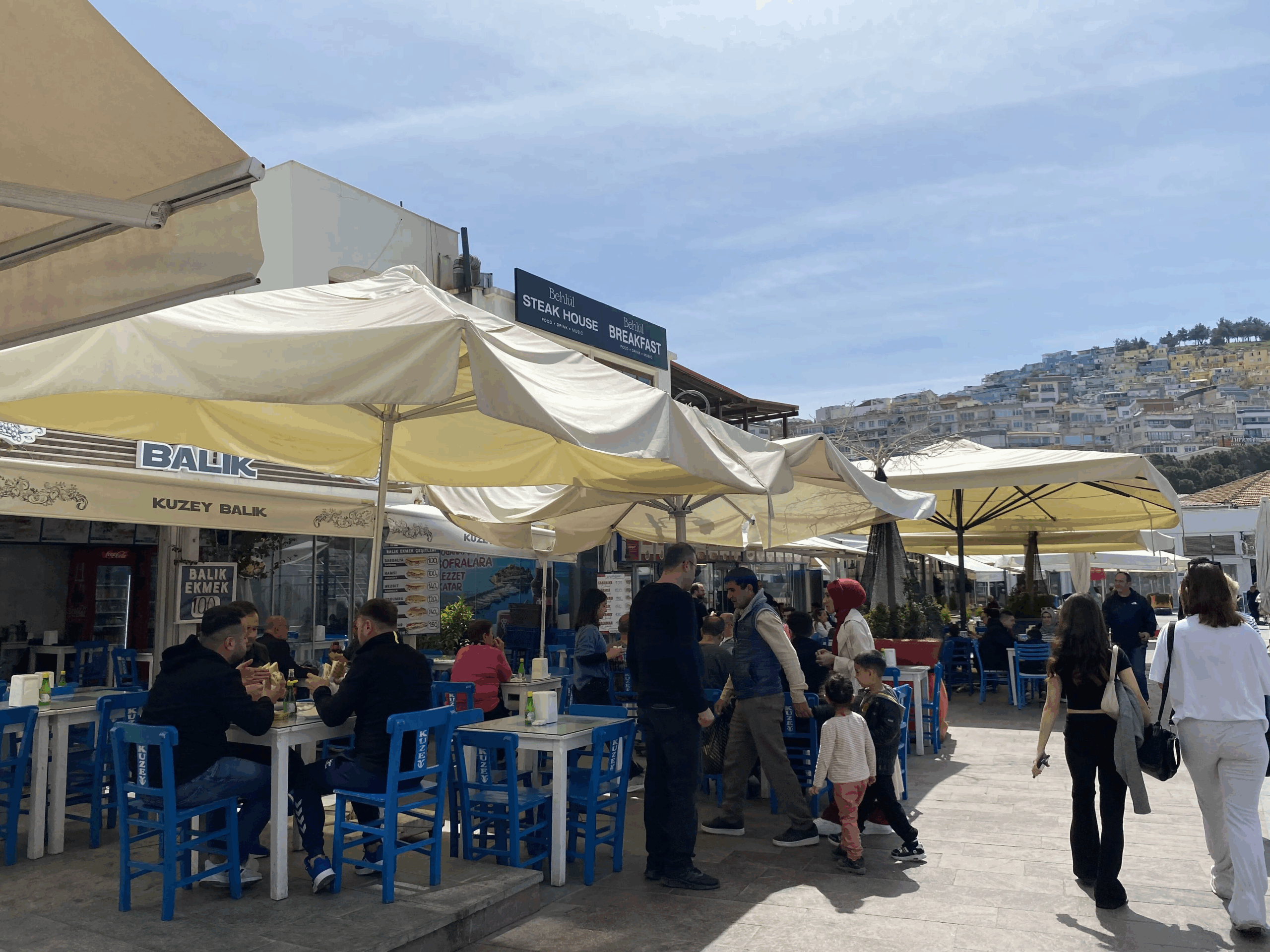 Av Yasağıyla Balık Fiyatları Arttı, Kuşadası’nda Ekmek Arası Hamsiye Talep Patladı