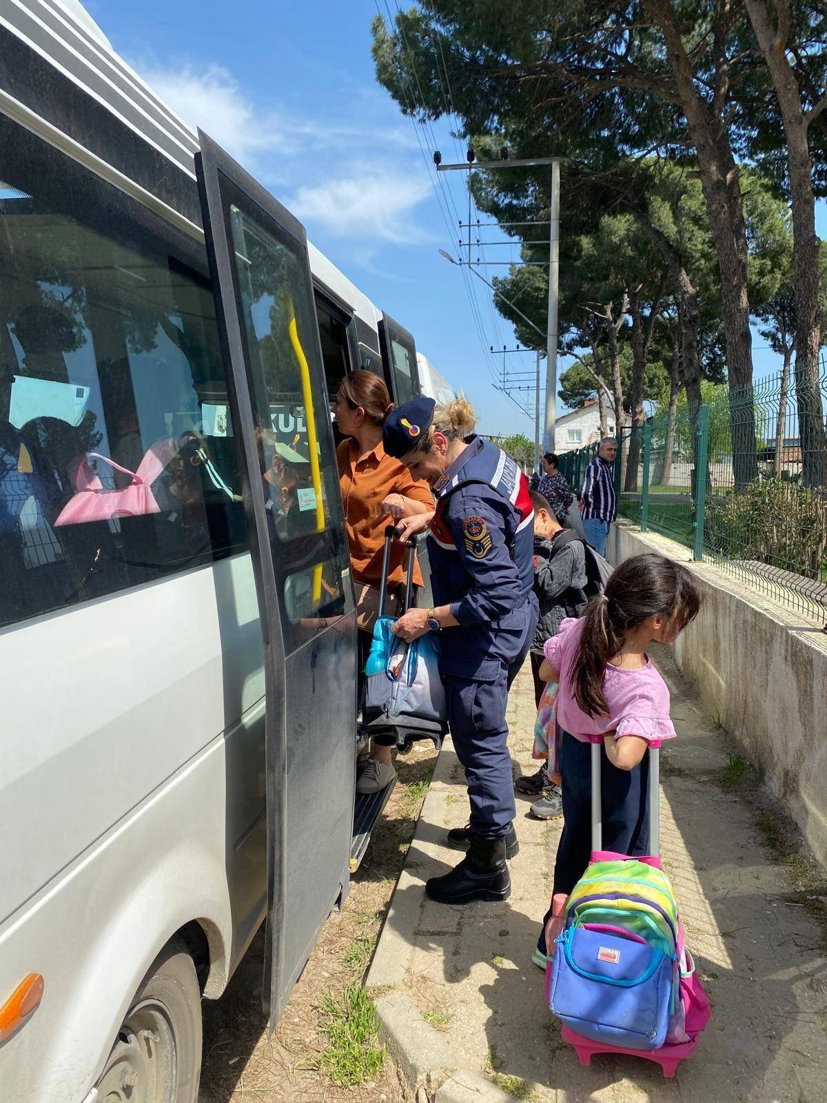 Okul Servislerine Güvenlik Kontrolü, Öğrencilere Bilgilendirme