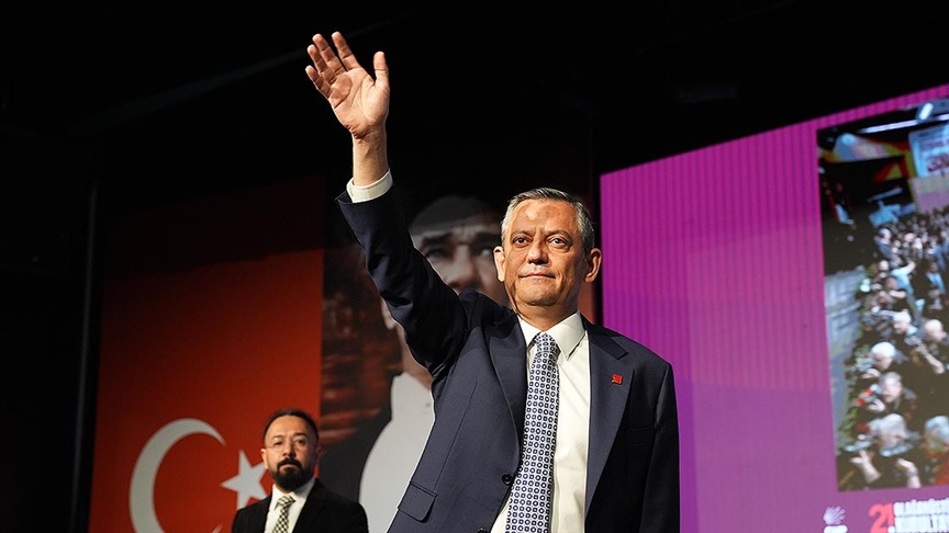 CHP’de Olağanüstü Kurultay Sonuçlandı: Özgür Özel Yeniden Genel Başkan