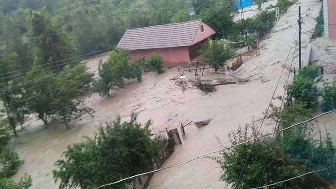 Bakanlıktan Valiliklere Doğal Afet Uyarısı: Sel ve Heyelan Riskine Karşı Önlem Alın