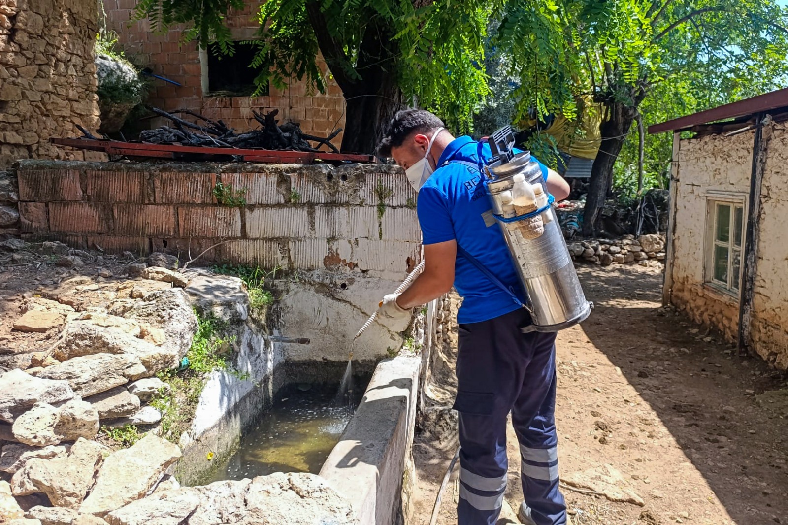 EFELER BELEDİYESİ SİVRİSİNEKLERE KARŞI İLAÇLAMA ÇALIŞMALARINI SÜRDÜRÜYOR