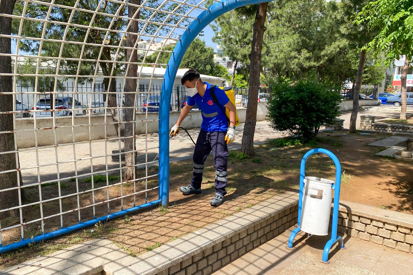 EFELER’İN YEŞİL ALANLARINDA KENELERE GEÇİT YOK