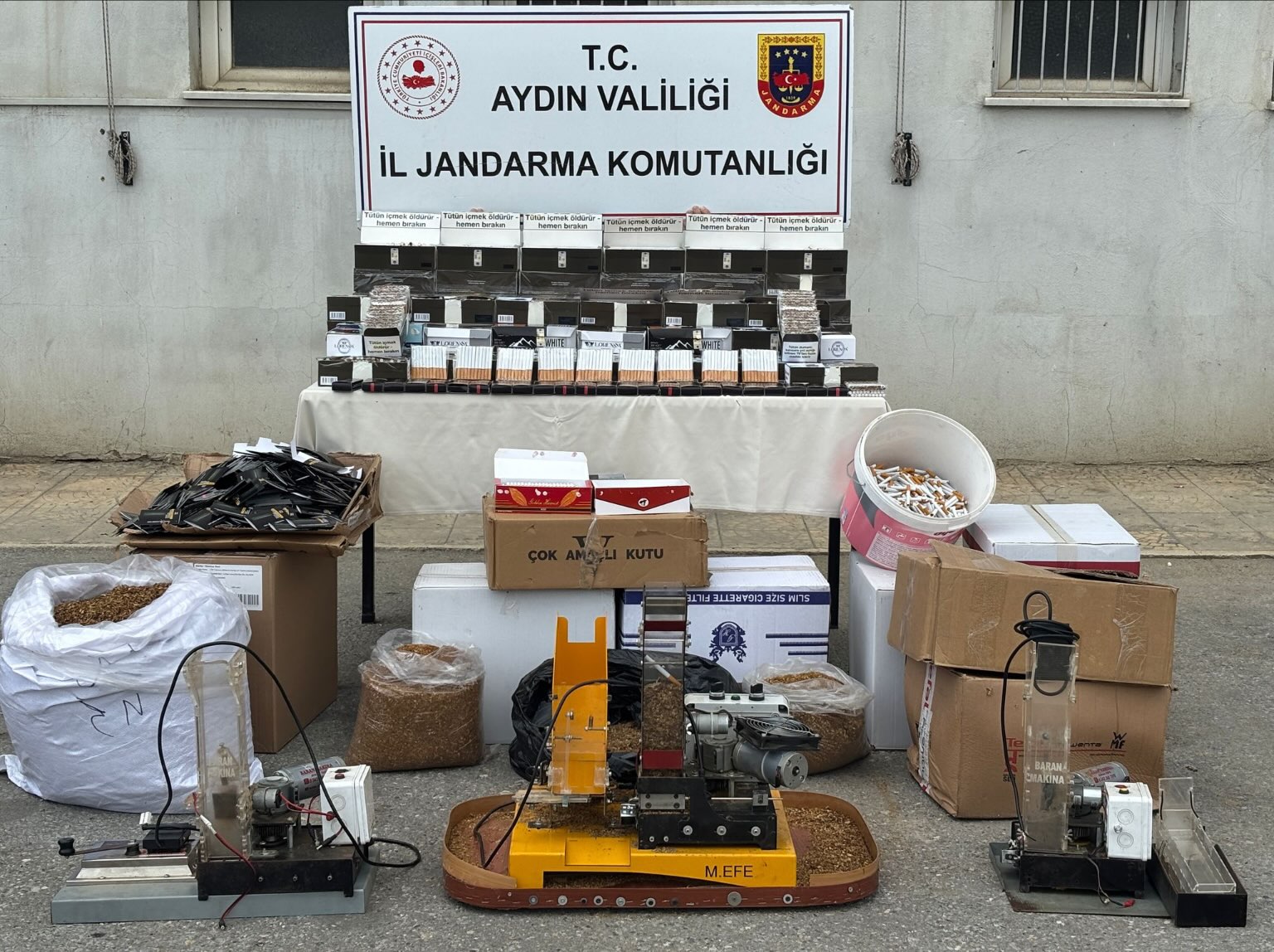 Efeler’de Kaçak Sigara Üretimi Operasyonu: 350.000 TL Değerinde Malzeme Ele Geçirildi
