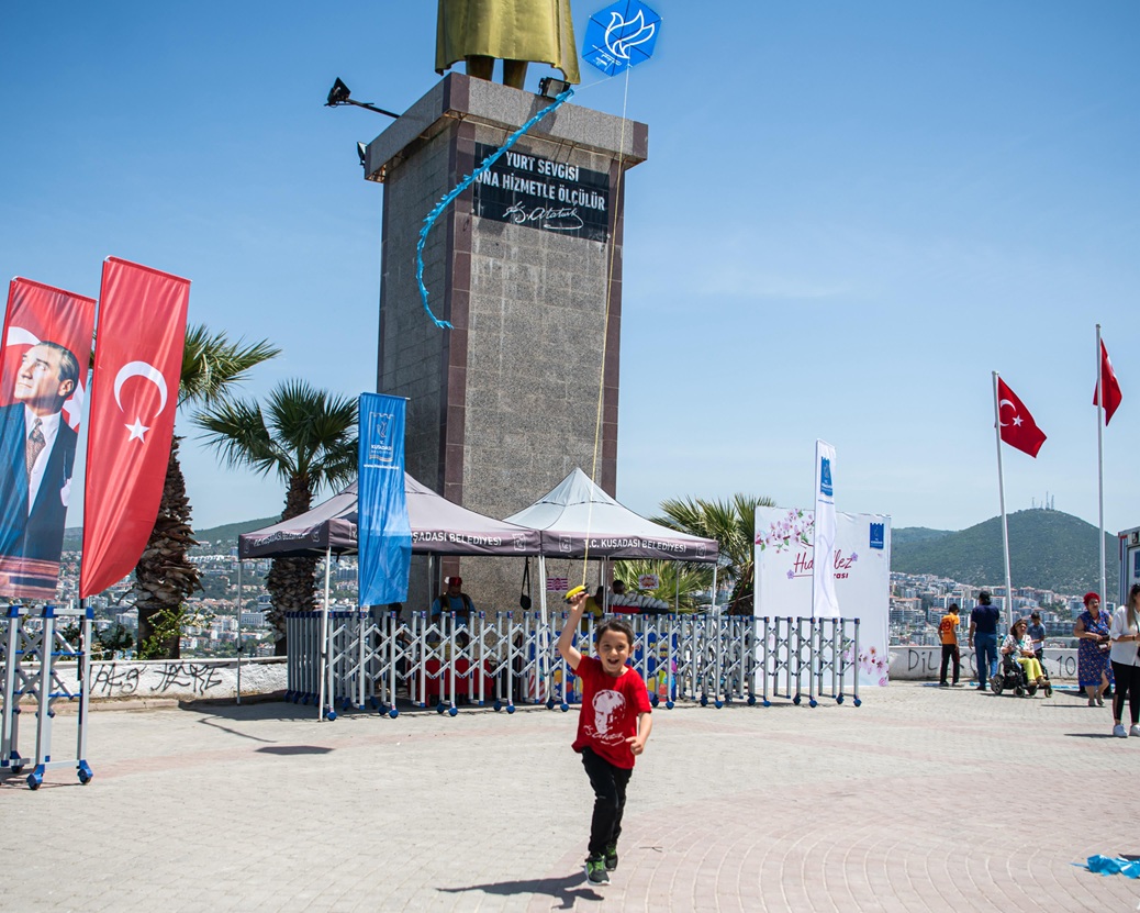 KUŞADALI ÇOCUKLAR HIDIRELLEZ’İ UÇURTMA ŞENLİĞİ İLE KUTLADI