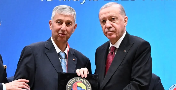 MUSTAFA TOYRAN, HİZMET ŞEREF BELGESİNİ CUMHURBAŞKANI’NIN ELİNDEN ALDI