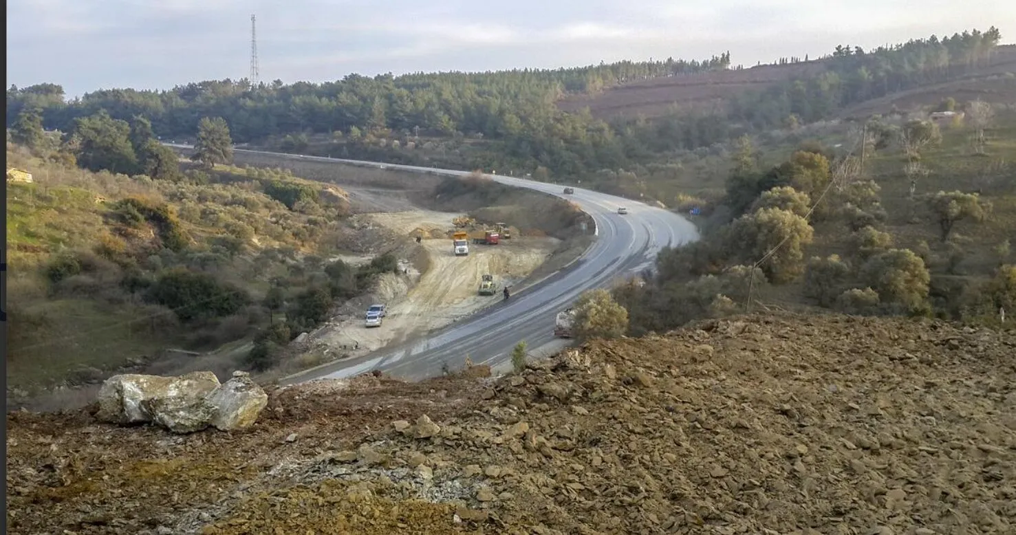 Ortaklar-Selçuk Yolu’nda Çalışmalar Yeniden Başladı