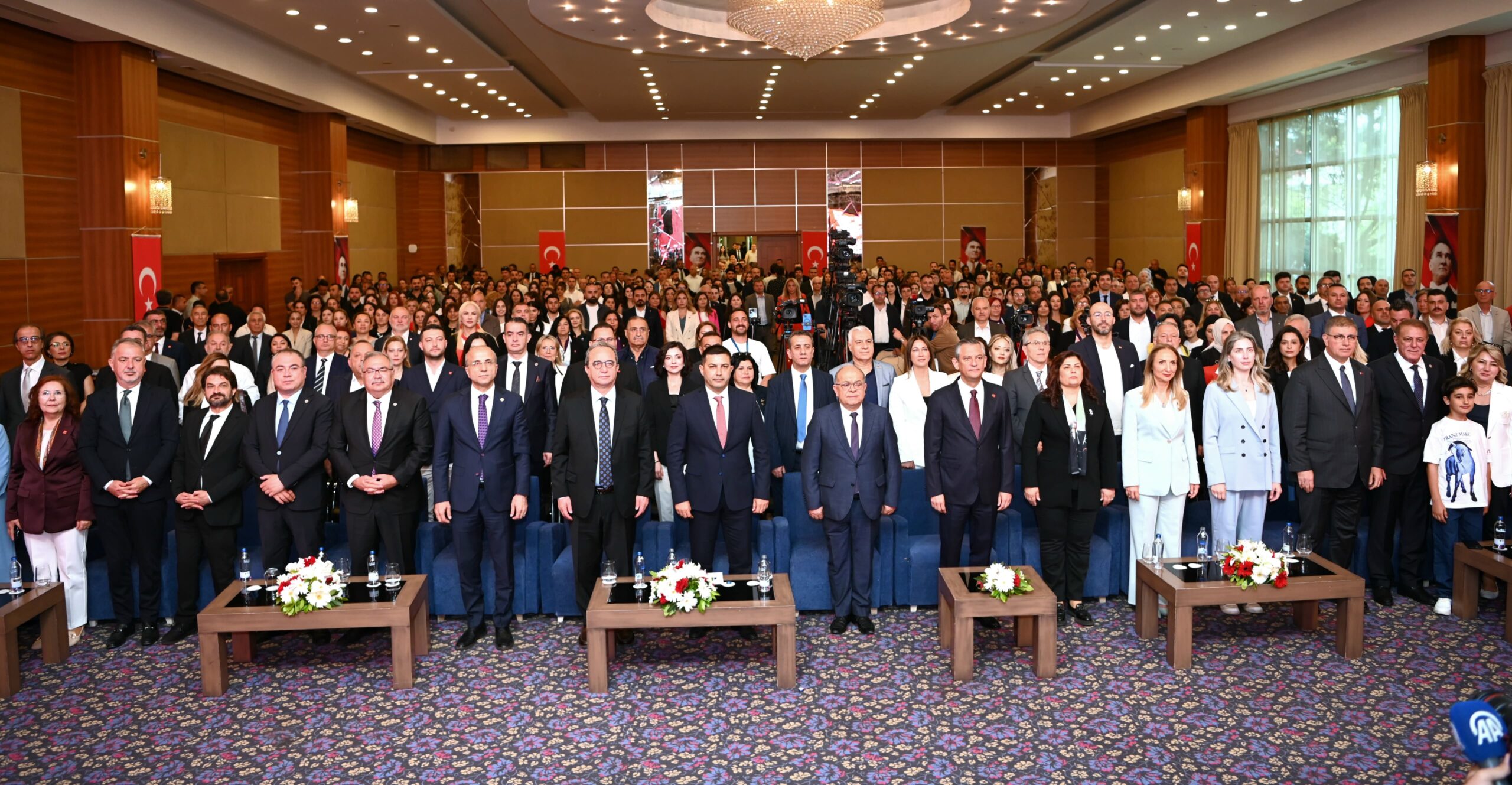 CHP GENEL BAŞKANI ÖZGÜR ÖZEL’DEN ÖMER GÜNEL’İN PROJELERİNE ÖVGÜ