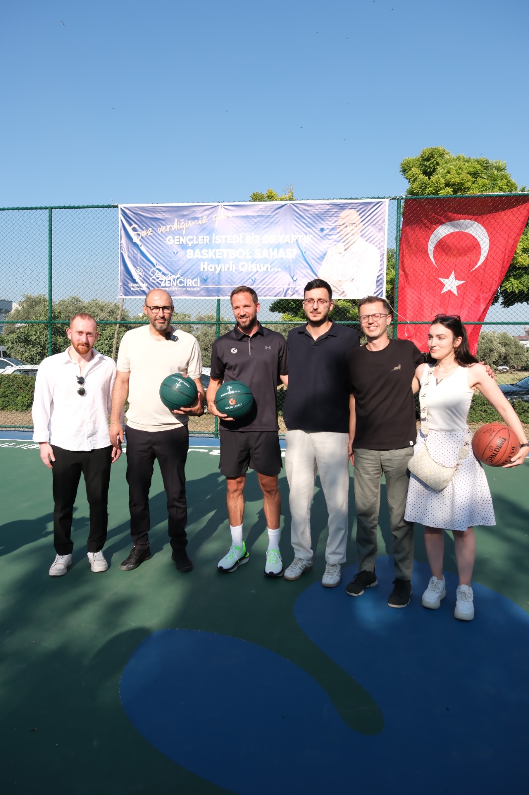 BAŞKAN ZENCİRCİ GENÇLERE SÖZÜNÜ TUTTU BASKET SAHASINI AÇTI