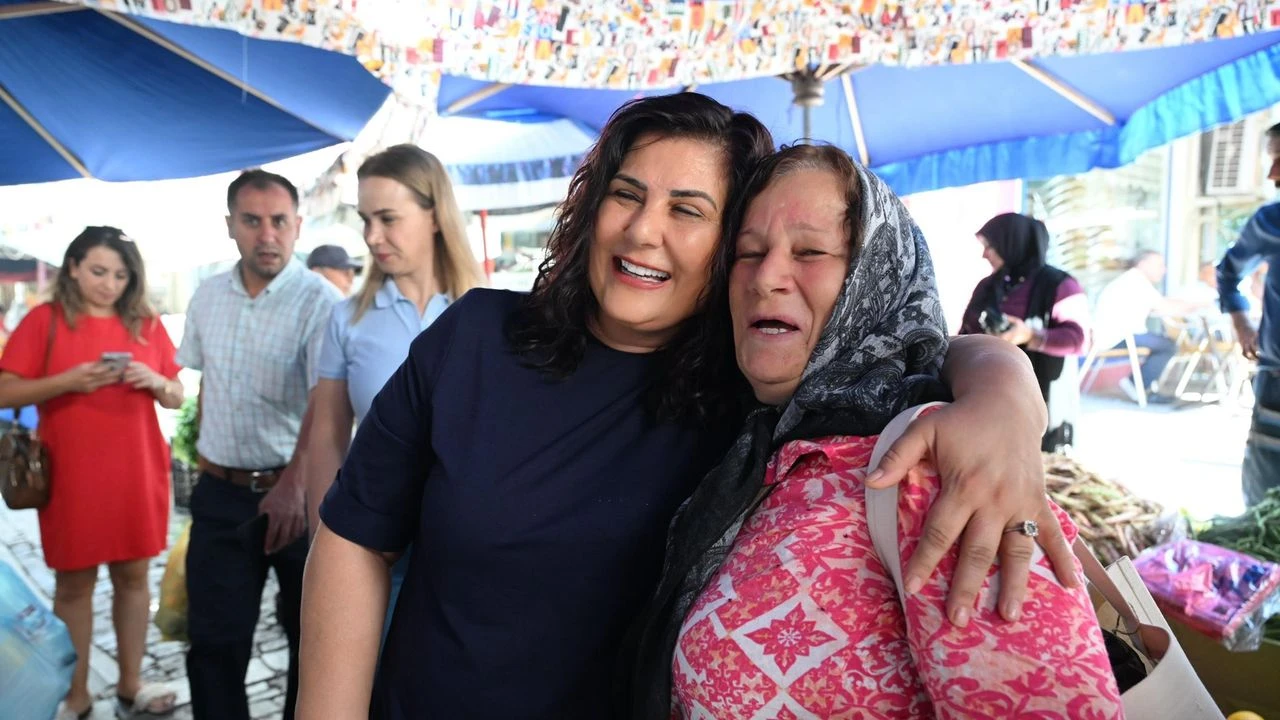 Başkan Çerçioğlu, Efeler Pazarında Vatandaşlarla Kucaklaştı