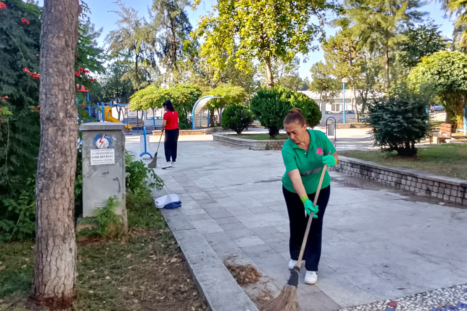 EFELER’İN PARKLARINA ANNE ELİ DEĞİYOR