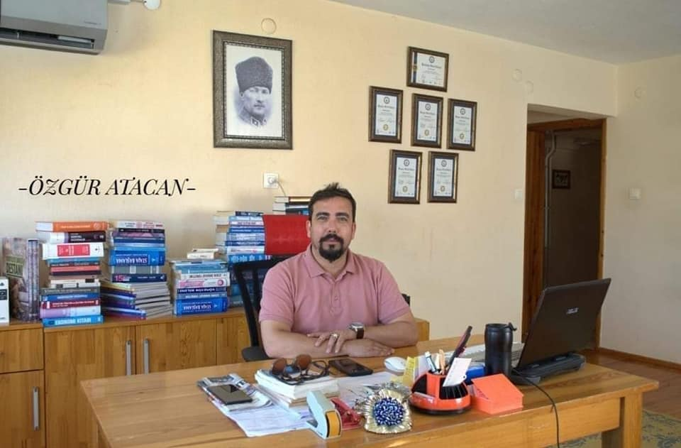 BAŞKAN ÖZGÜR ATACAN,”VATAN VE NAMUS UĞRUNA CAN VEREN KAHRAMANLARIMIZA SAYGIYLA”