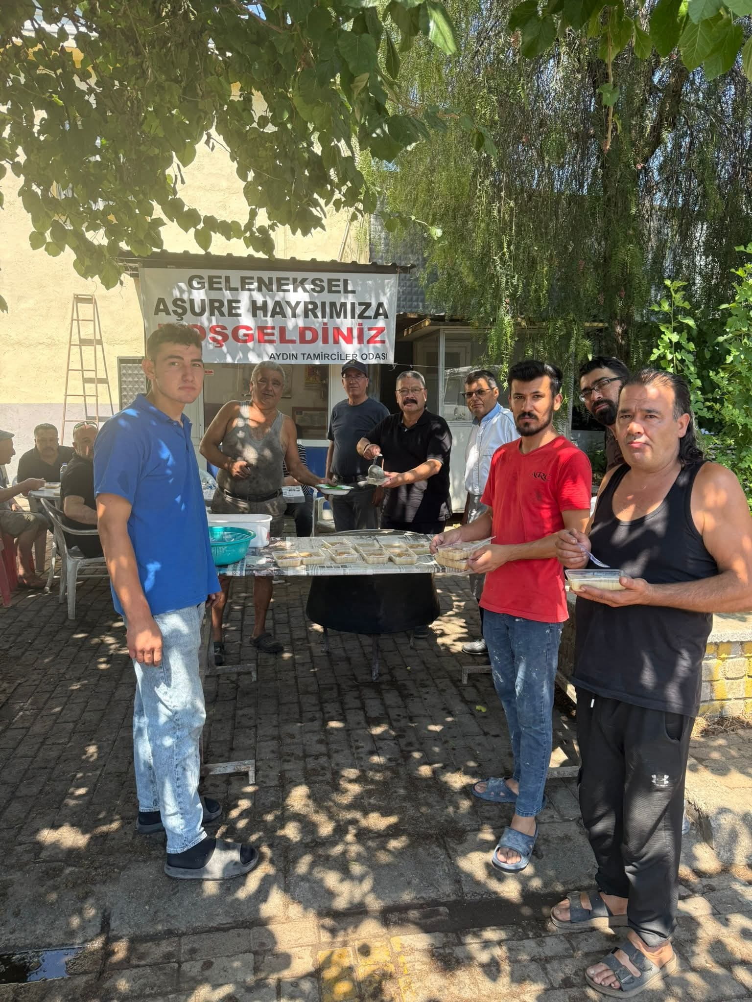Aydın 1. ve 2. Sanayi Sitesi’nde Geleneksel Aşure Hayrı Yoğun İlgi Gördü