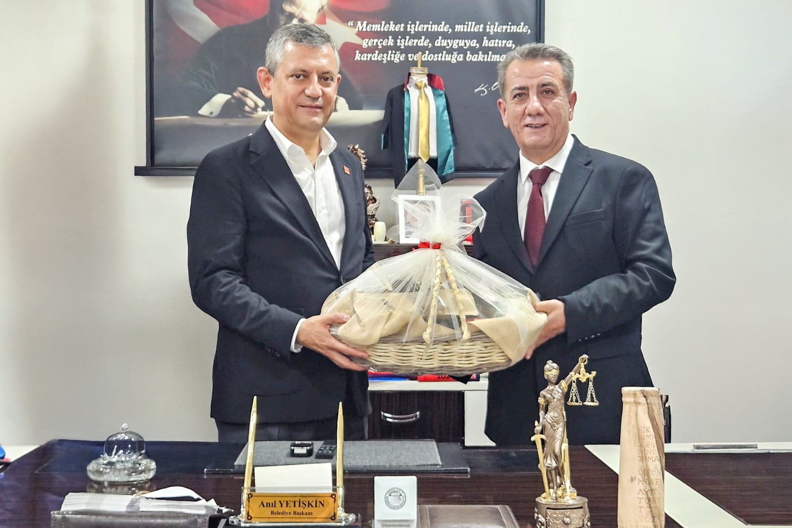 CHP LİDERİ ÖZEL BAŞKAN YETİŞKİN’İ ZİYARET ETTİ