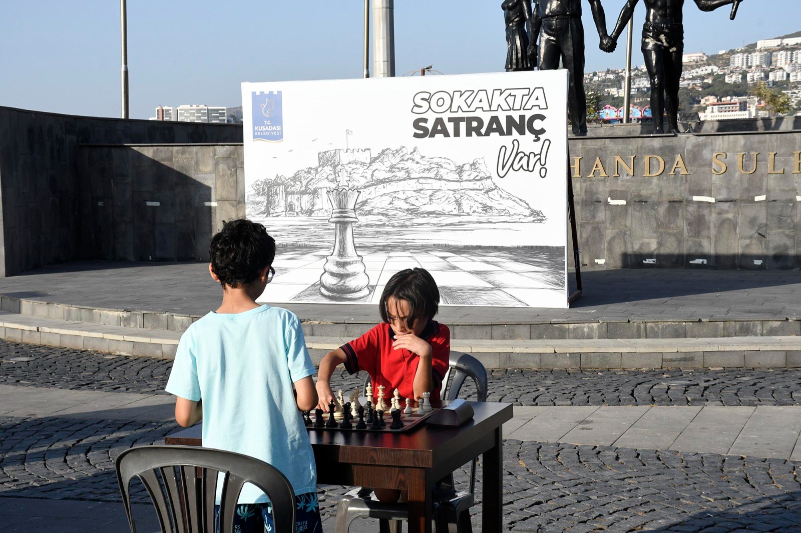 KUŞADASI’NDA “SOKAKTA SATRANÇ VAR!”
