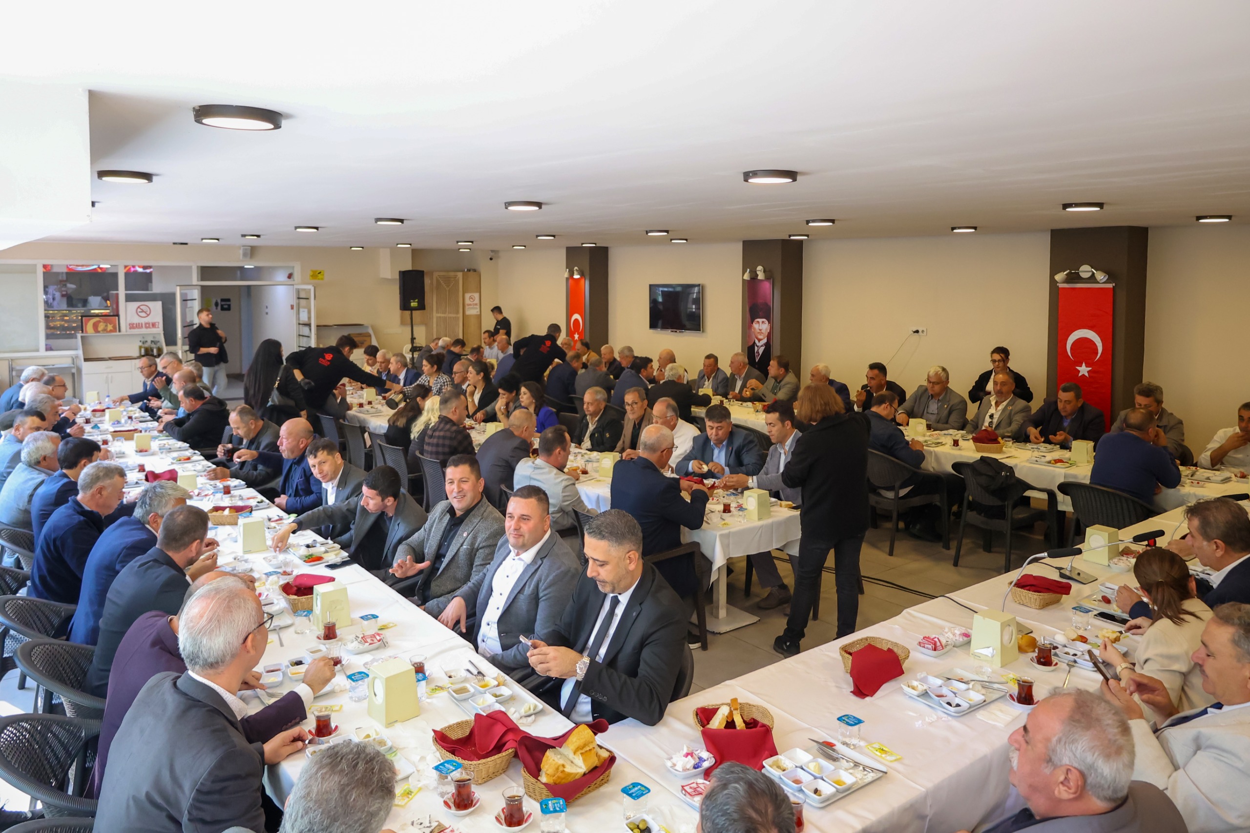 BAŞKAN YETİŞKİN YEREL DEMOKRASİNİN TEMSİLCİLERİYLE BULUŞTU