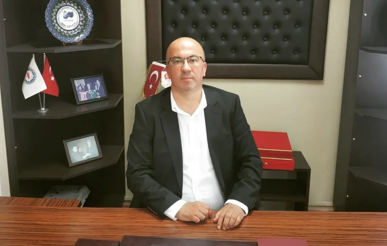 ASKF Başkanı Kasım Payza’dan Yerinde Sitem: “Haberimiz Olsaydı, Çiçek Gönderirdik!”