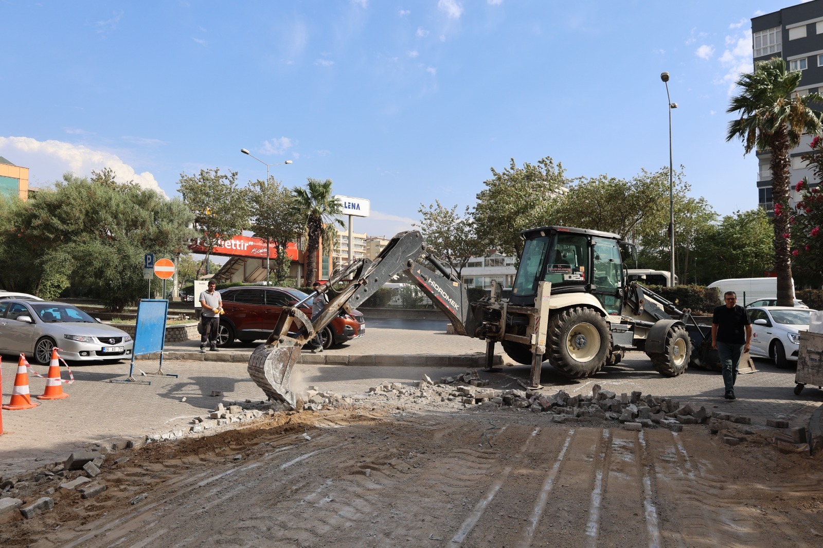 EFELER’DE SICAK ASFALT KONFORU: KURTULUŞ MAHALLESİ’NDE YOLLAR YENİLENİYOR