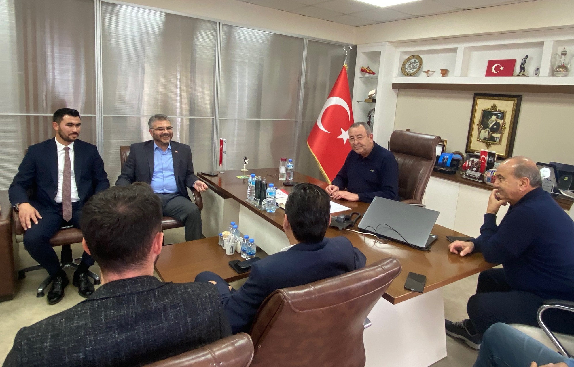 AK PARTİ AYDIN MİLLETVEKİLİ ÖMER ÖZMEN KUŞADASI TİCARET ODASI’NI ZİYARET ETTİ