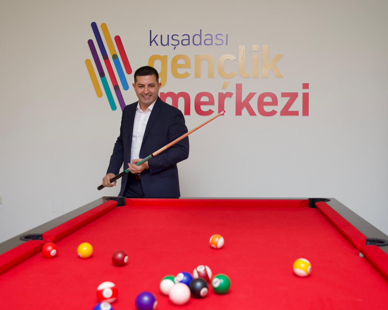 EMEKLİLER İKİNCİ BAHARINI, GENÇLER EN GÜZEL ANLARINI KUŞADASI’NDA YAŞAYACAK