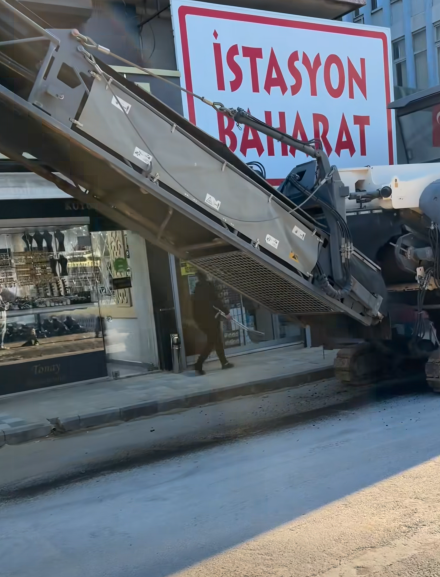 Aydın Büyükşehir Belediyesi Cumhuriyet Caddesi’nde Asfalt Yenileme Çalışmalarına Başladı
