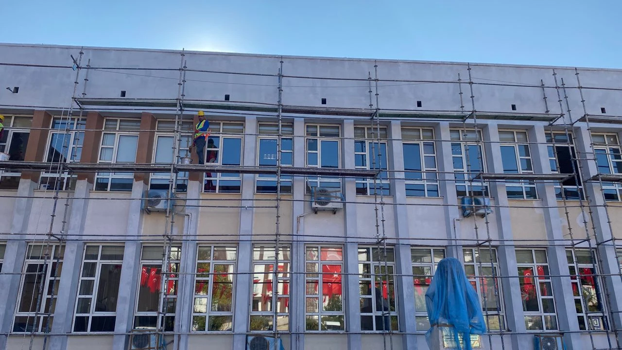 Aydın Adliyesi’nde Dış Cephe Güçlendirme ve Yenileme Çalışmaları Başladı