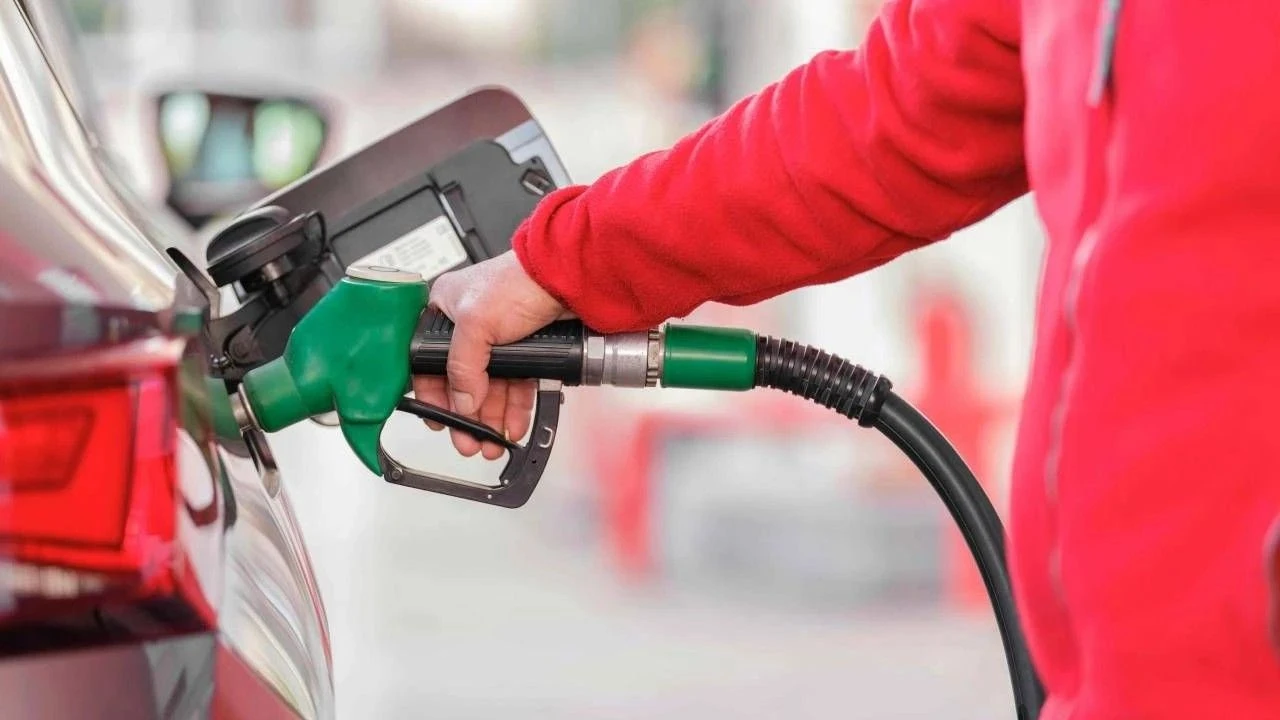 Akaryakıtta Zam Dalgası Sürüyor: Motorin 60 TL’yi Aştı, Benzine Yeni Zam Yolda