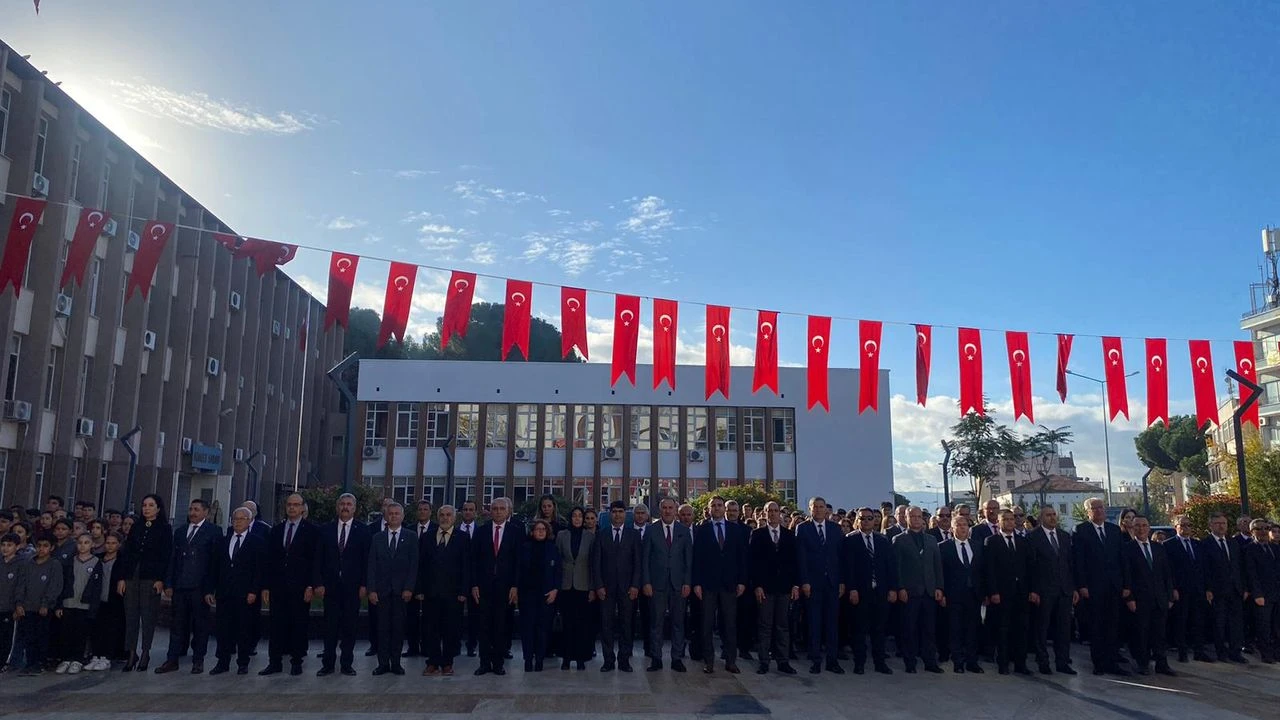 Aydın’da 24 Kasım Öğretmenler Günü için Çelenk Sunma Töreni düzenlendi