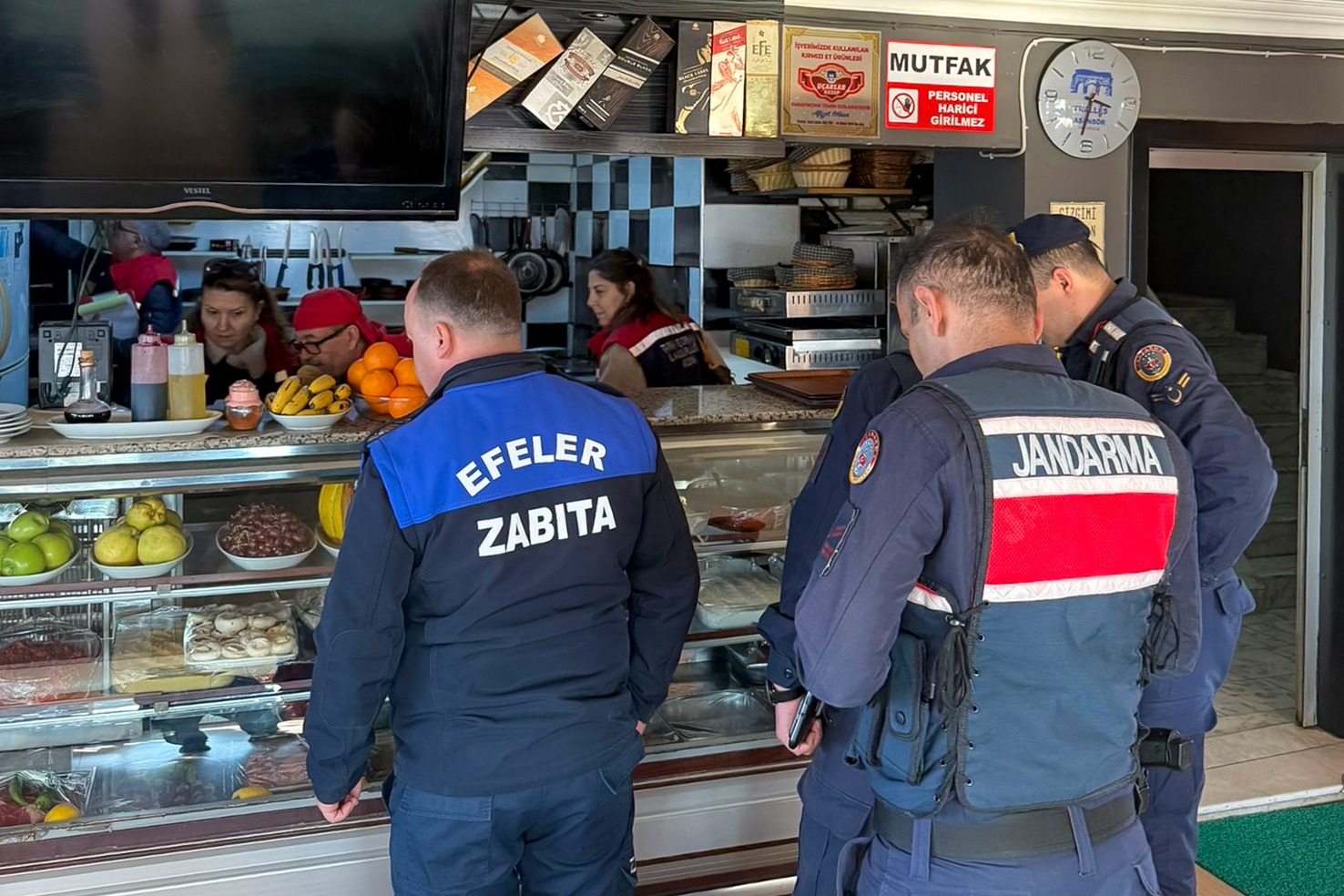 EFELER BELEDİYESİ’NDEN YILBAŞI ÖNCESİ GIDA GÜVENLİĞİ SEFERBERLİĞİ