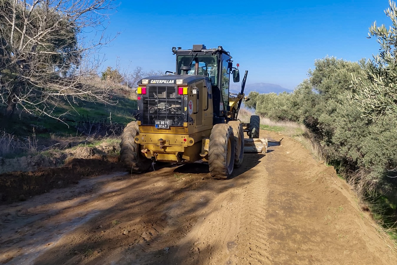 BAŞKAN ANIL YETİŞKİN’DEN ÇİFTÇİLERE YOL DESTEĞİ