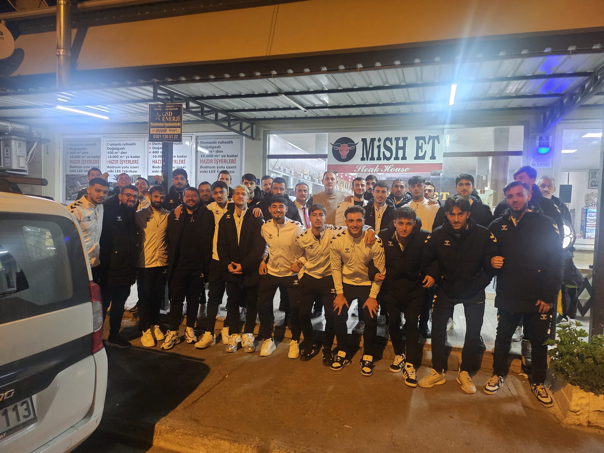 Sökespor 1970’e moral dopingi: Başkan Vekili Şeref Başer takımı ağırladı