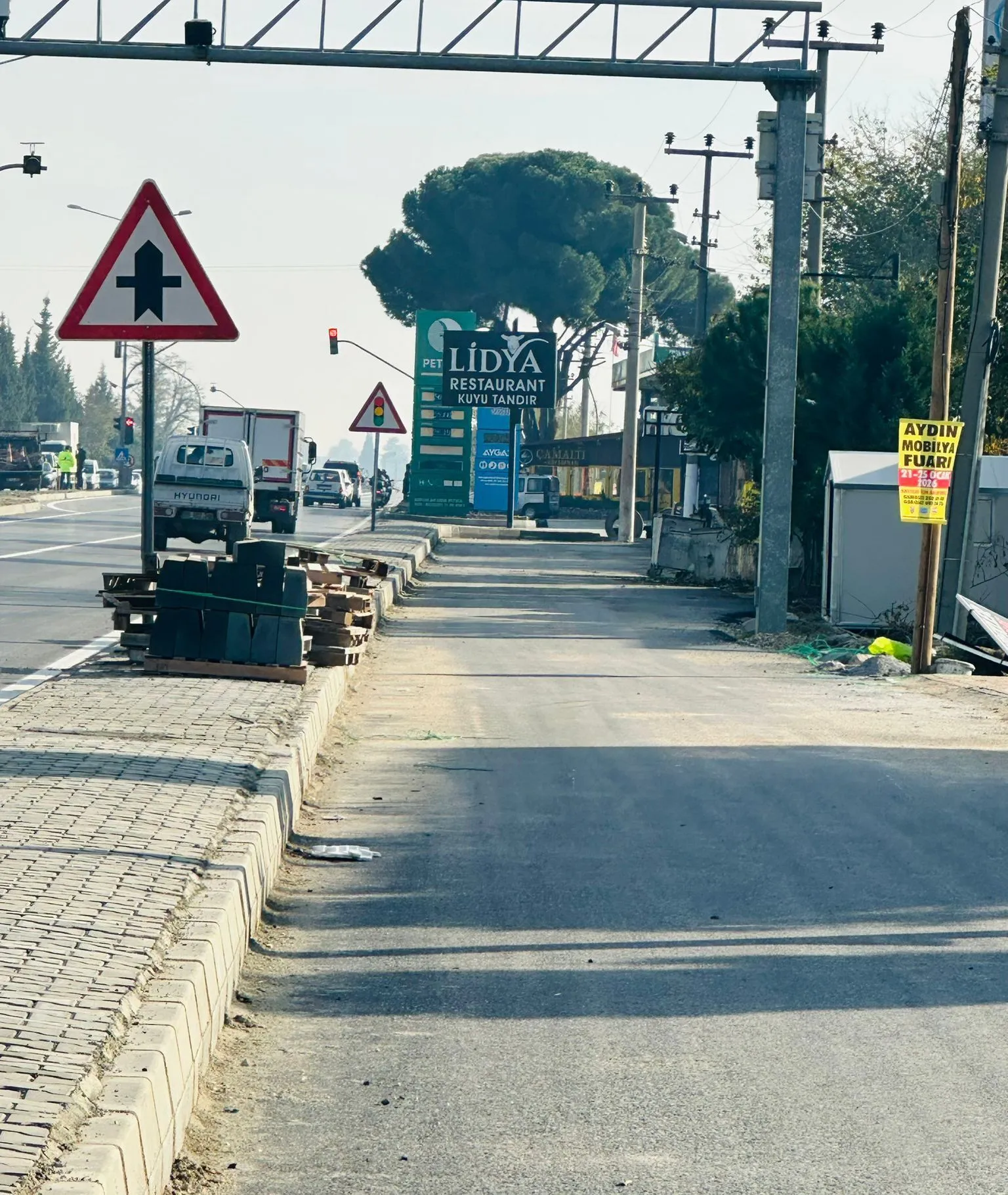 Aylardır Tek Şeride Düşen Efeler–İncirliova Yolu Yeniden Çift Yönlü Trafiğe Açıldı
