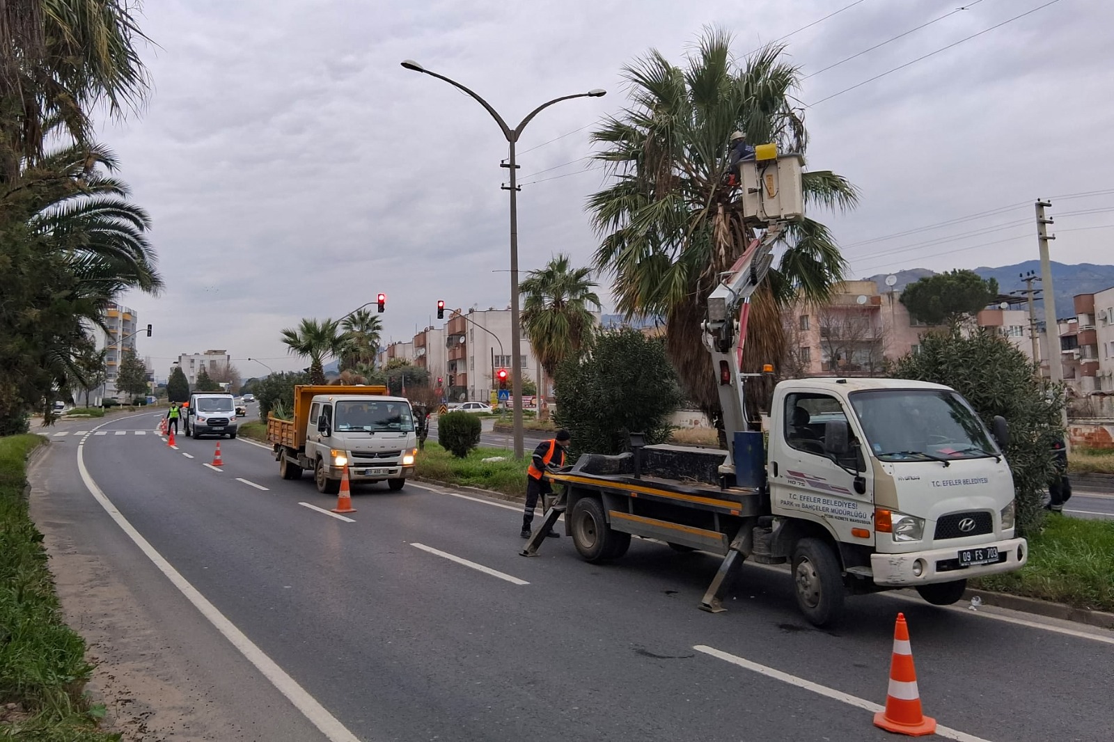 EFELER BELEDİYESİ’NDEN UMURLU KARAYOLU’NDA ÇALIŞMA