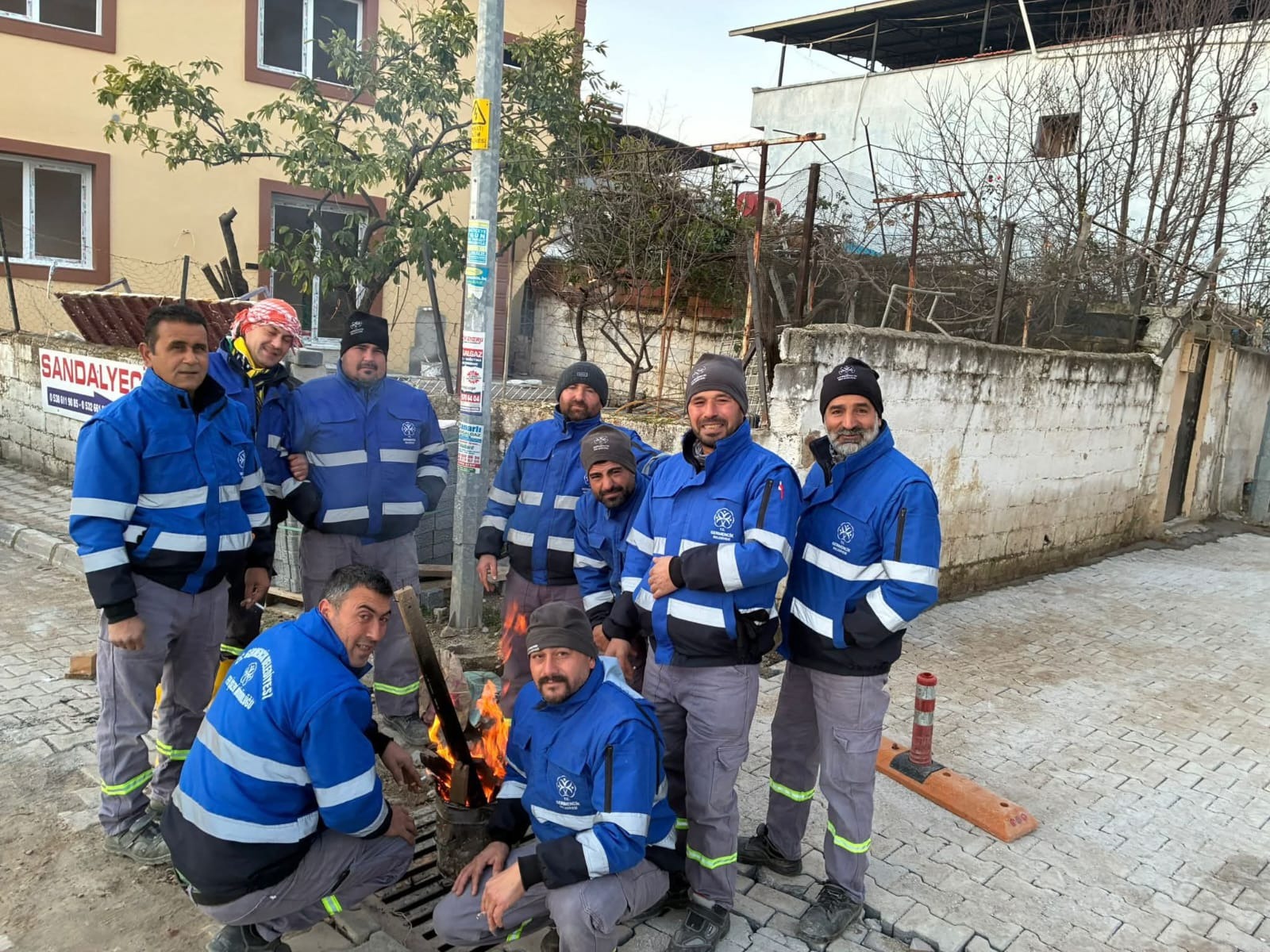BAŞKANIN ÇAY İKRAMI YÜREKLERİ ISITTI