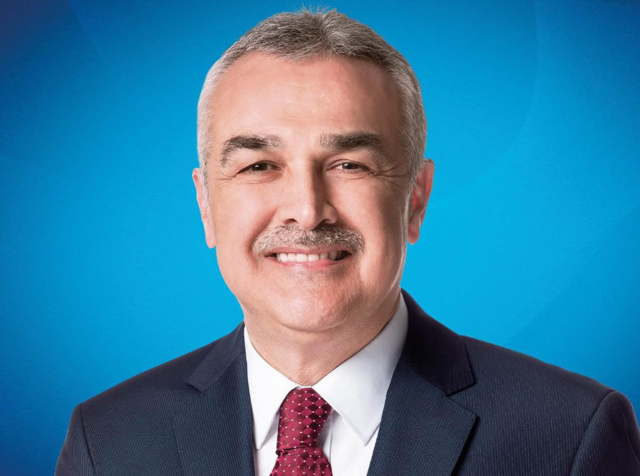AK Parti Aydın Milletvekili ve TBMM KİT Komisyonu Üyesi Mustafa Savaş, öğrencilerin yarıyıl tatilini kutladı.