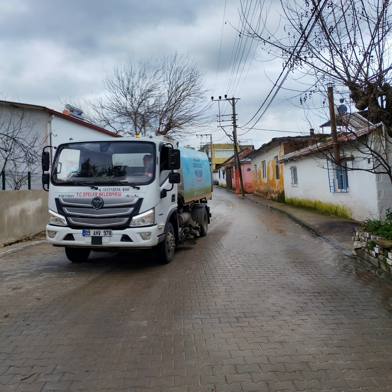 YOĞUN YAĞIŞIN ARDINDAN EFELER BELEDİYESİ SAHADA